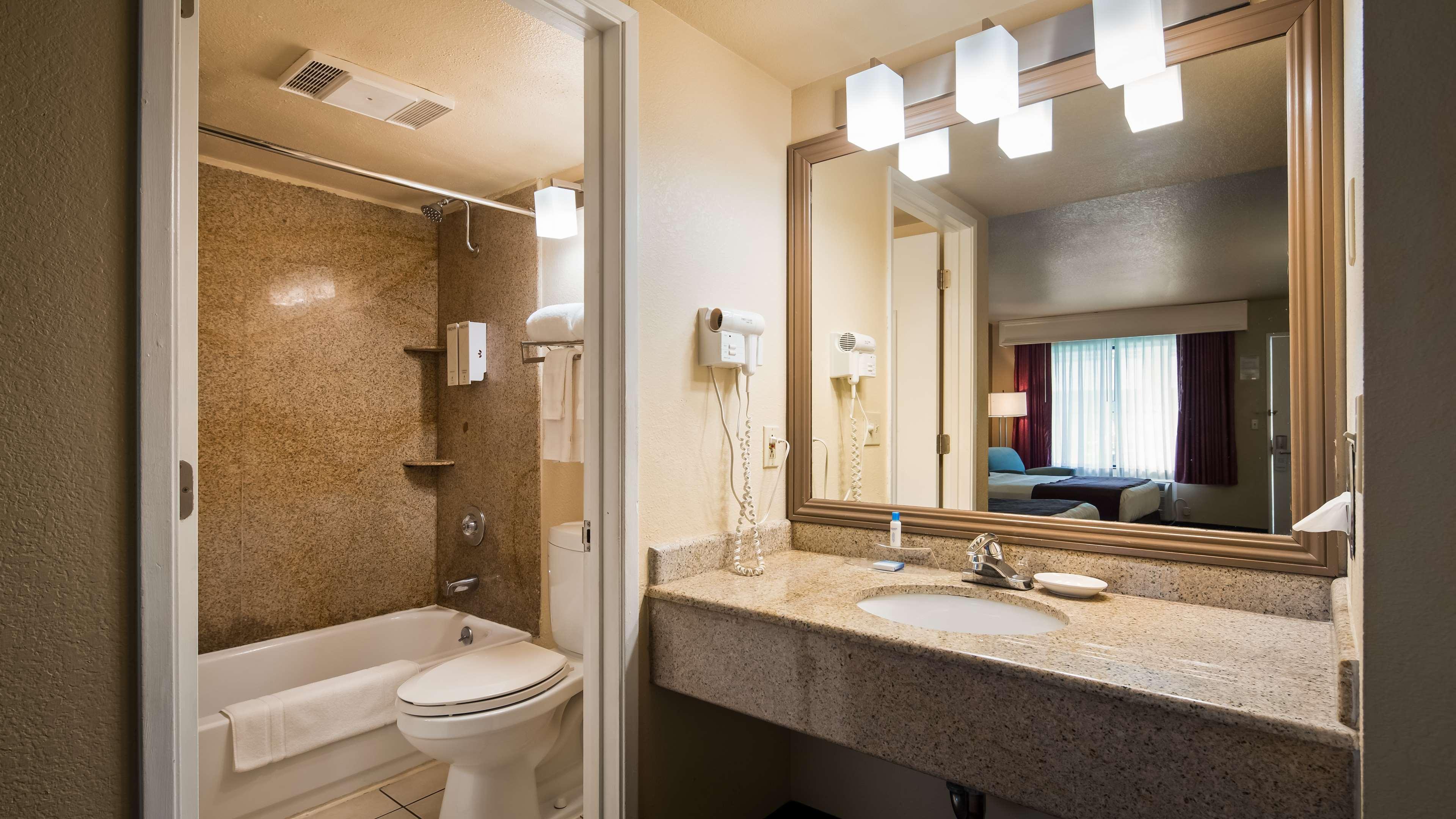 Best Western Heritage Inn Конкорд Екстериор снимка