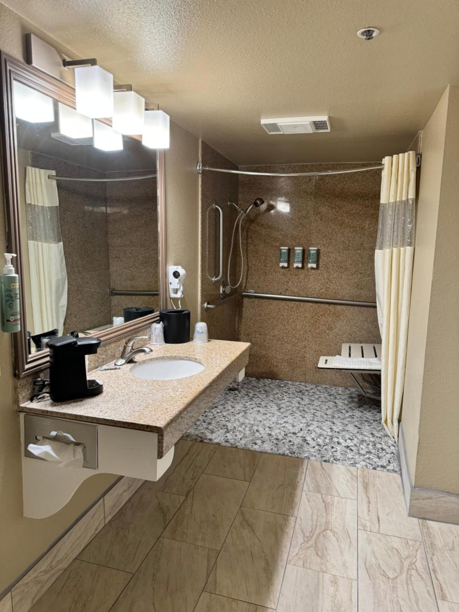 Best Western Heritage Inn Конкорд Екстериор снимка