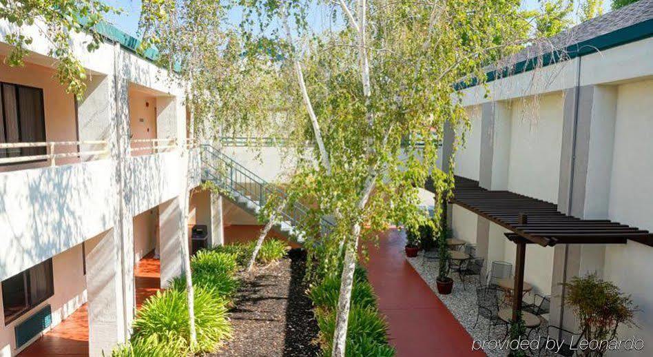 Best Western Heritage Inn Конкорд Екстериор снимка