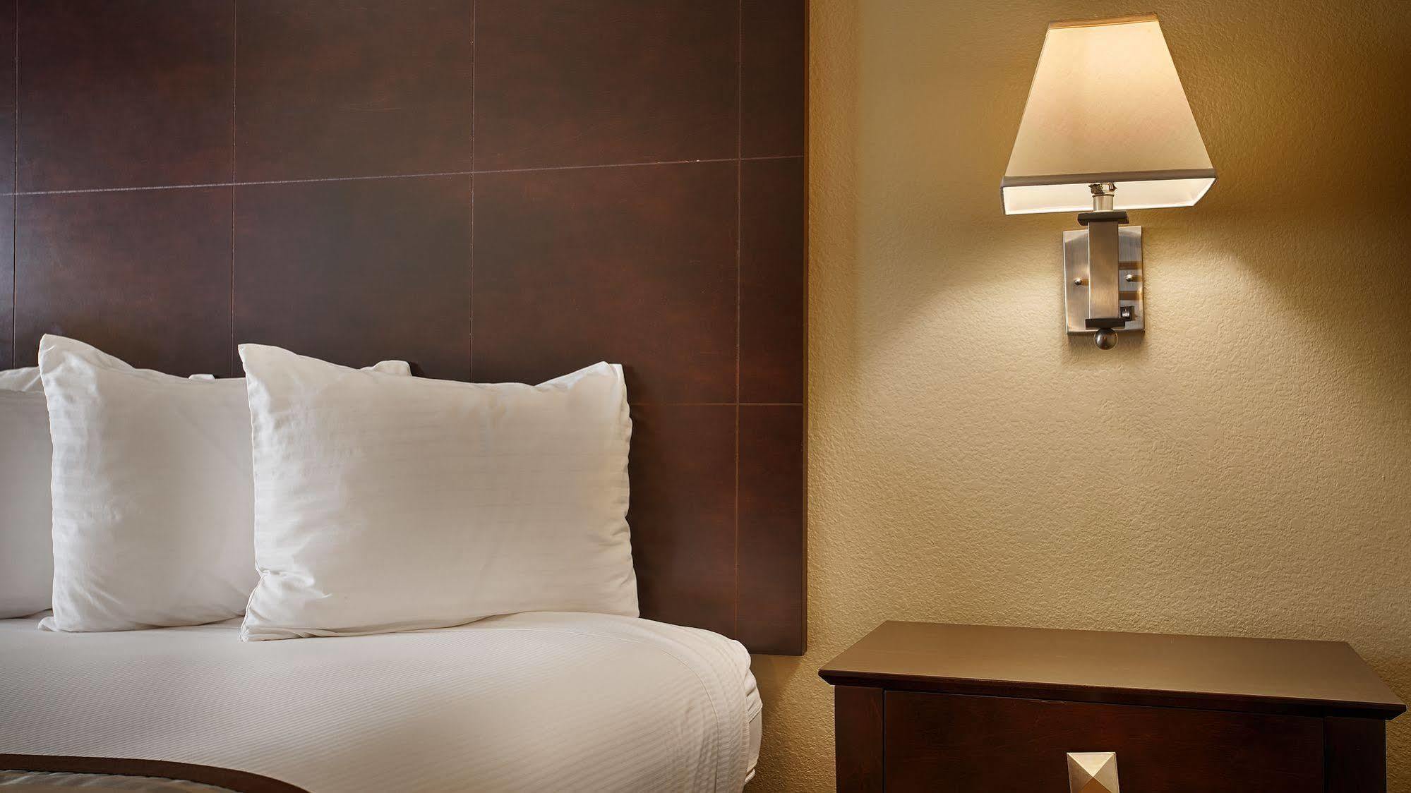Best Western Heritage Inn Конкорд Екстериор снимка